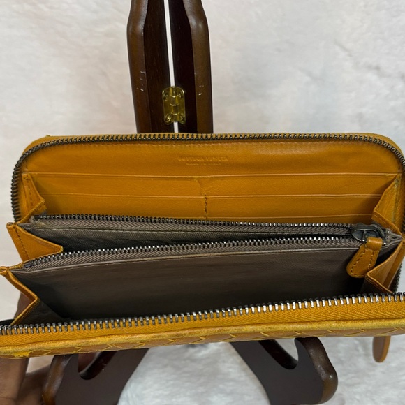 Project Piece - Bottega Veneta Authentic Intrecciato Tan Woven Leather Wallet - Picture 8 of 11